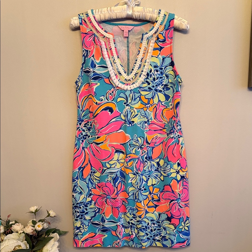 Lily Pulitzer Vibrant Sleeveless Floral Dress with Beautiful detail Neckline